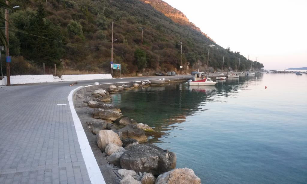 Porto Poros Lägenhet Mikros Gialos Exteriör bild