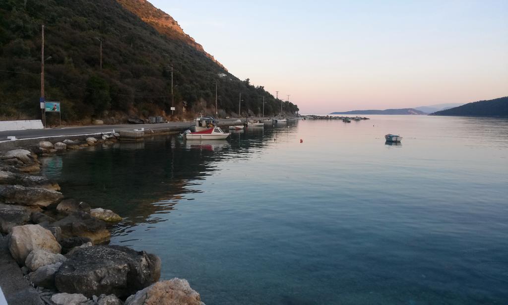 Porto Poros Lägenhet Mikros Gialos Exteriör bild