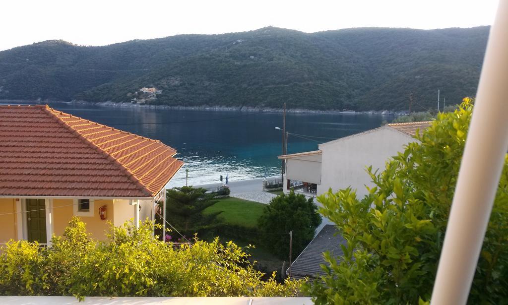 Porto Poros Lägenhet Mikros Gialos Exteriör bild