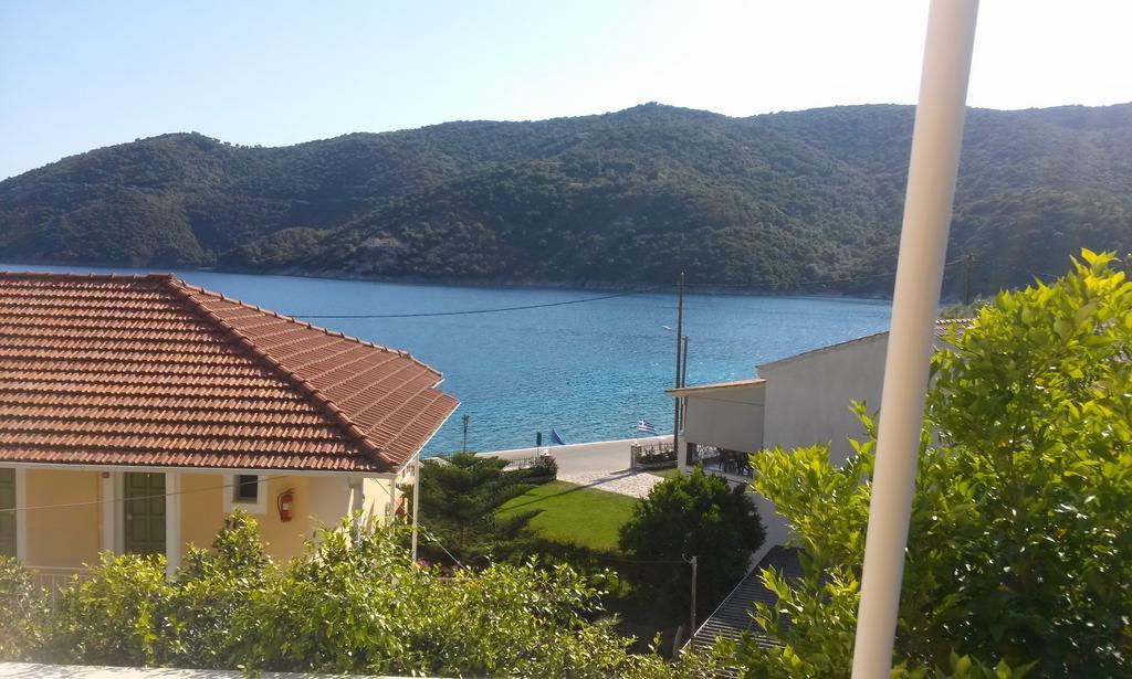 Porto Poros Lägenhet Mikros Gialos Exteriör bild