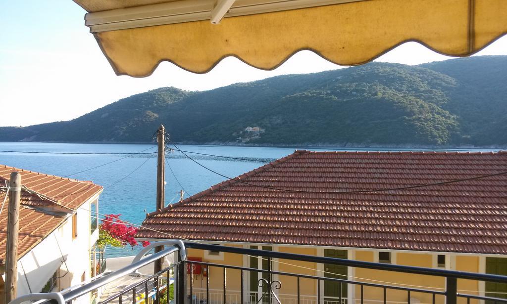Porto Poros Lägenhet Mikros Gialos Exteriör bild