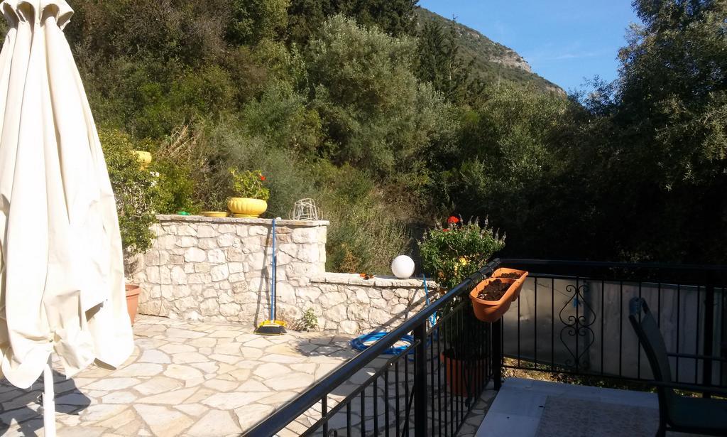 Porto Poros Lägenhet Mikros Gialos Exteriör bild