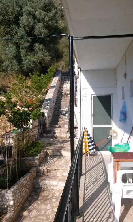 Porto Poros Lägenhet Mikros Gialos Exteriör bild